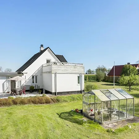 3 Bedroom Gorgeous In Lundby Stationsby